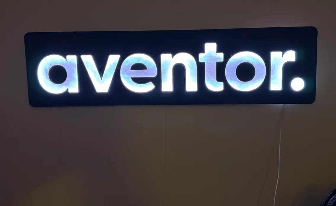 Aventor COB-LED-Firmenschild – Projektansicht