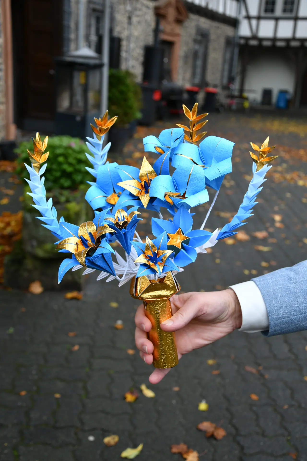 Blauer Origami-Brautstrauß – Detailansicht 3