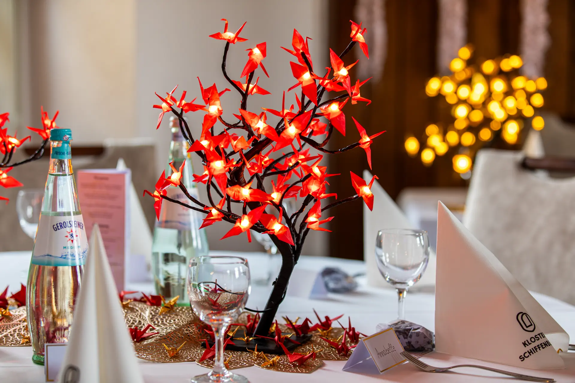 Farbenfroher USB-Origami-Kranichbaum – Detailansicht 2