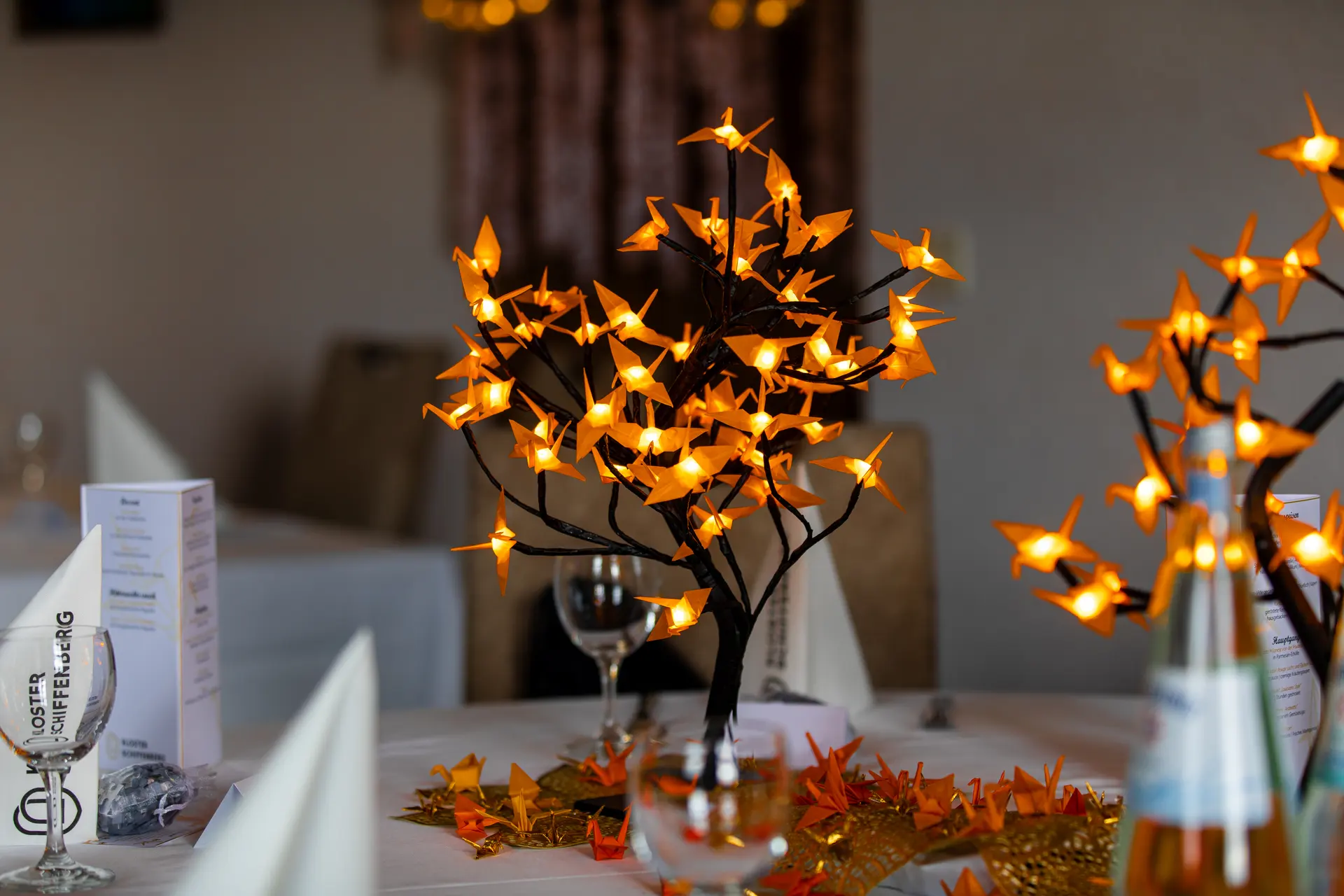 Farbenfroher USB-Origami-Kranichbaum – Detailansicht 6