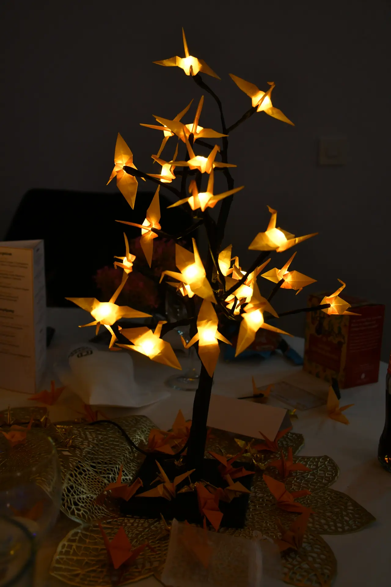 Farbenfroher USB-Origami-Kranichbaum – Detailansicht 10