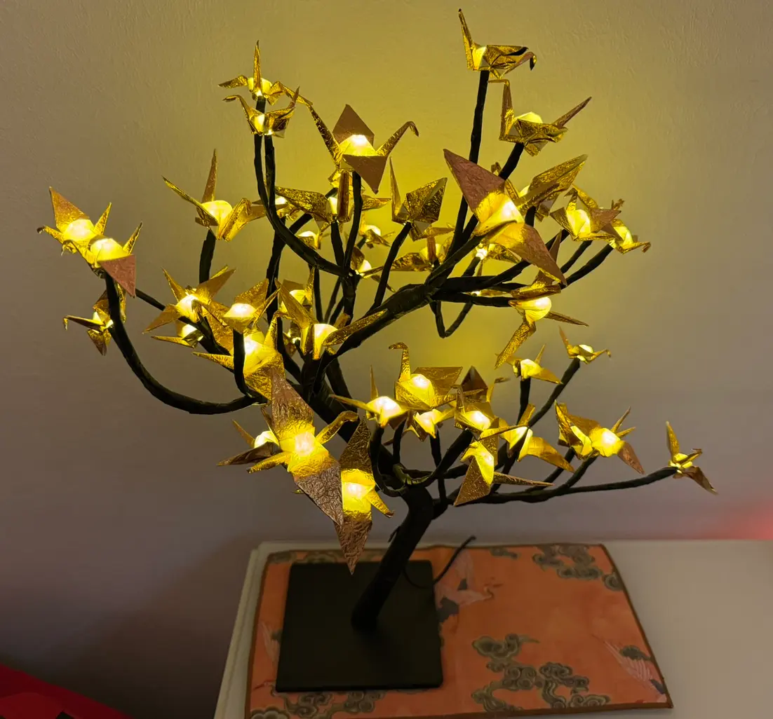 Beleuchteter Origami-Kranichbaum – Detailansicht 2