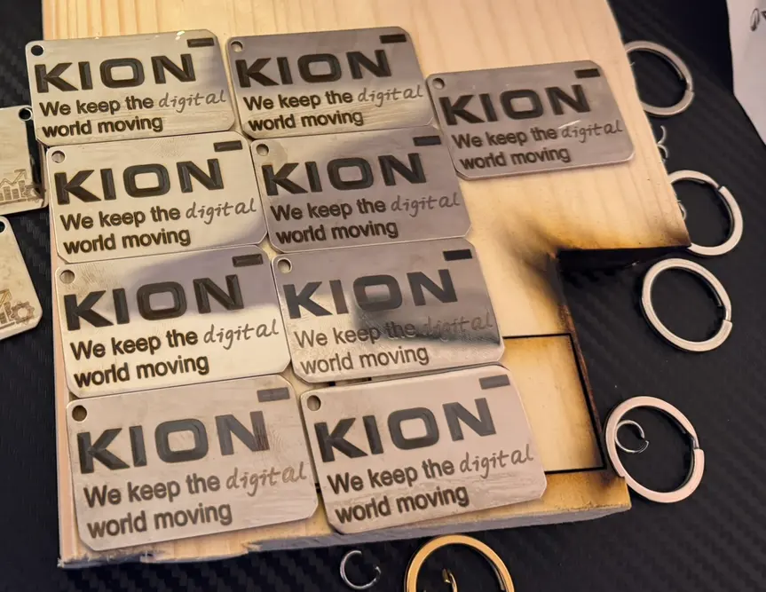 Personalisierter KION-Edelstahlschlüsselanhänger – Detailansicht 2