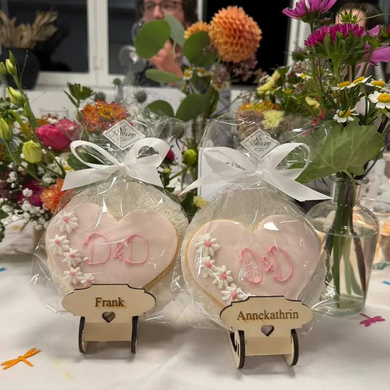 Personalisierte Hochzeitsplatzkarten als Geschenkehalter – Projektansicht