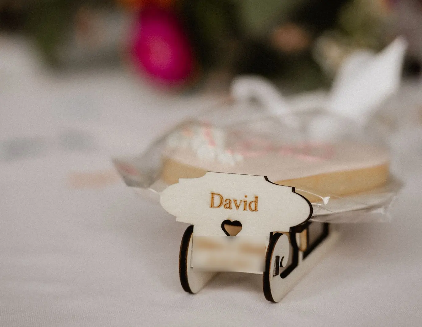 Personalisierte Hochzeitsplatzkarten als Geschenkehalter – Detailansicht 2