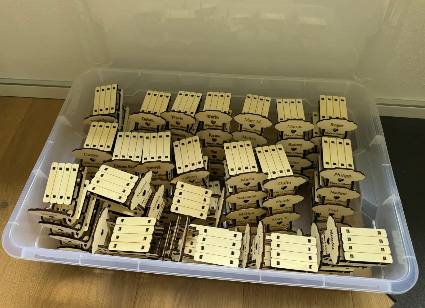 Personalisierte Hochzeitsplatzkarten als Geschenkehalter – Detailansicht 3