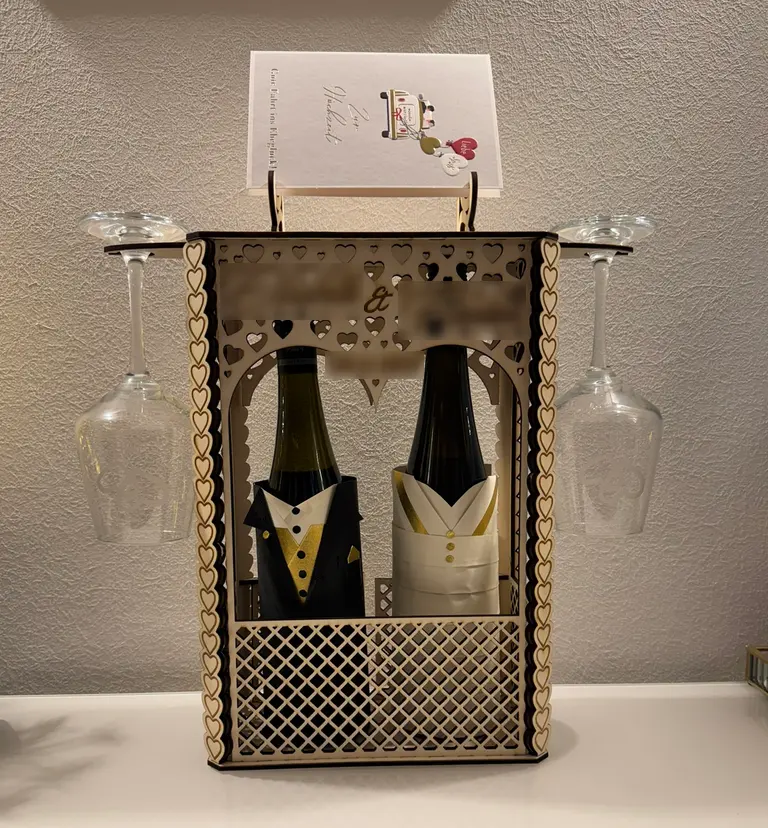 Personalisierter Weinhalter zur Hochzeit – Projektansicht
